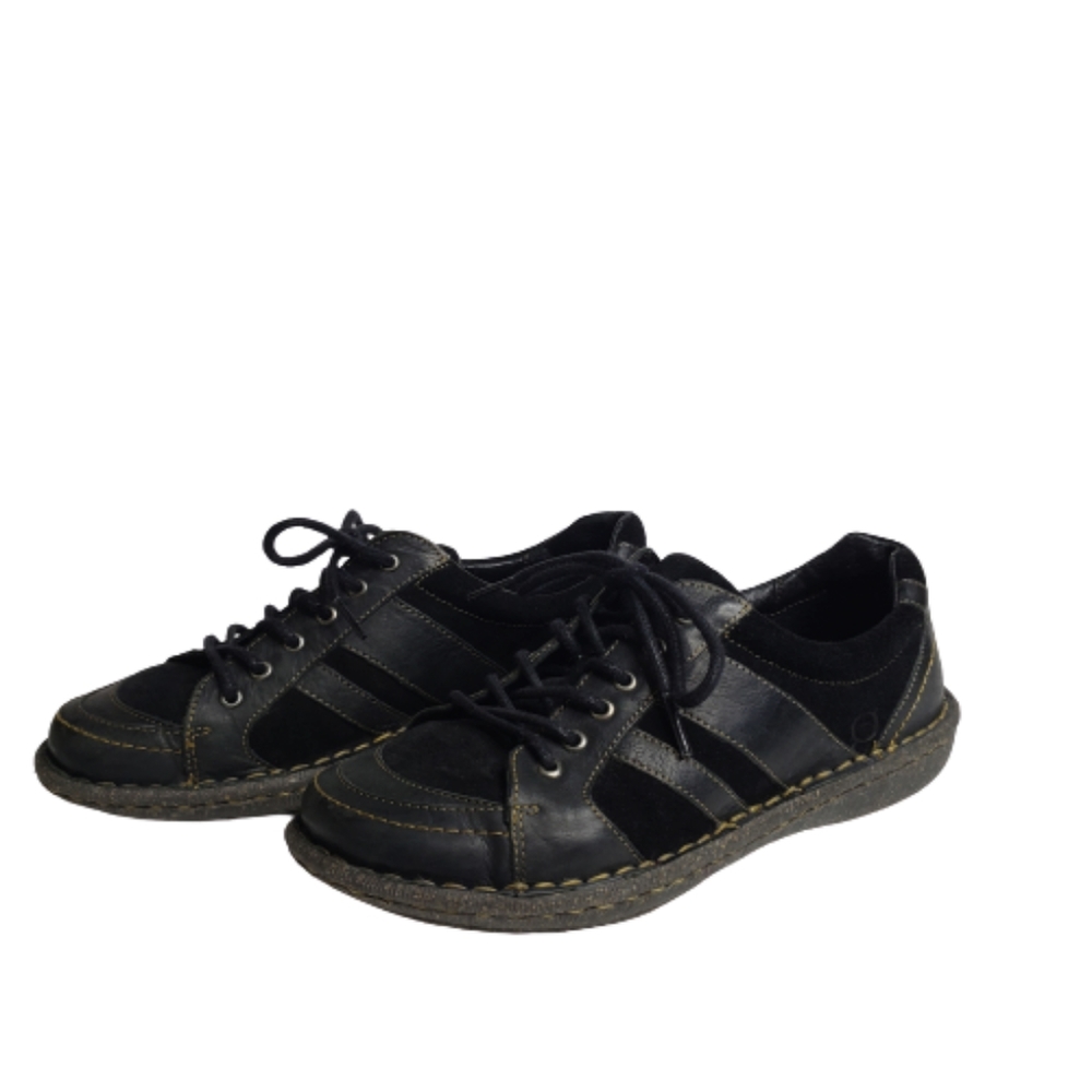 Born crown tennis shoe size 7